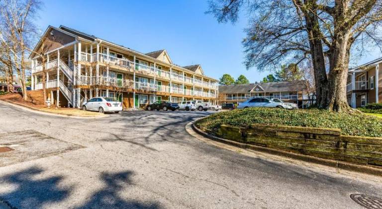 HomeTowne Studios by Red Roof Atlanta – Norcross Downtown in Norcross, GA