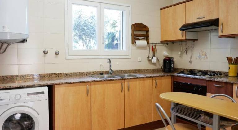 Fully equipped villa with grill, pool & patio | Beach nearby | Pets are welcome — photo 2