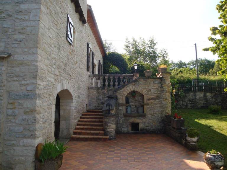 Gite with terrace, barbecue & yard — photo 2