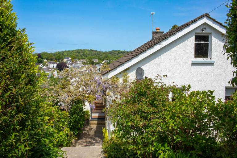 Family-oriented wonderful cottage with patio & garden | Beach nearby | Pet-friendly — photo 4