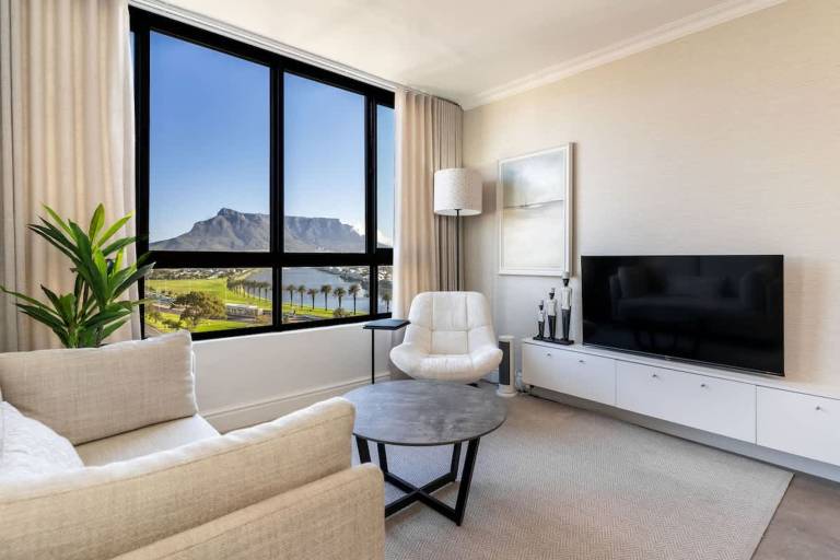 Modern 1 bed Table Mountain View Hideaway