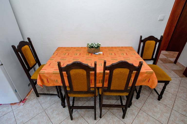 Holiday apartment with terrace, garden & barbecue — photo 5