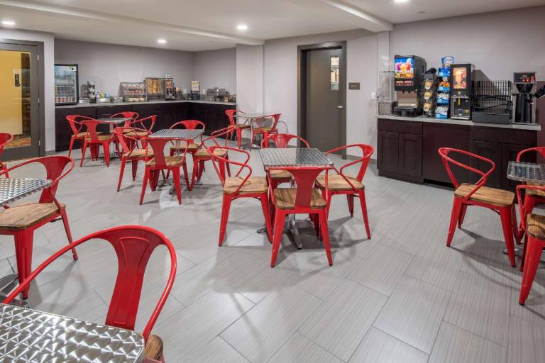Red Lion Inn & Suites Everett — photo 4