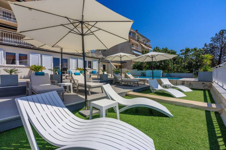 Unique apartment just 500 metres from the sandy beach with pool, home cinema, billiards and tennis lessons — photo 5
