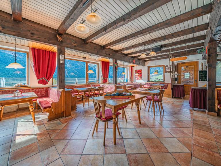 Chalet with sauna & patio — photo 4