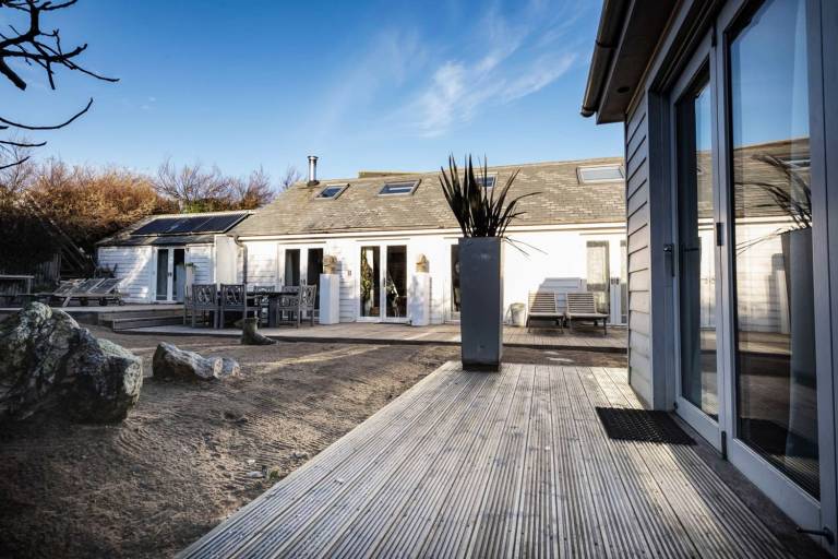 Family-oriented wonderful villa with barbeque, yard & terrace | Close to the beach | Pets are welcome — photo 3