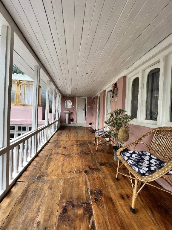 Bungalow with terrace, BBQ & yard | Pets allowed — photo 5