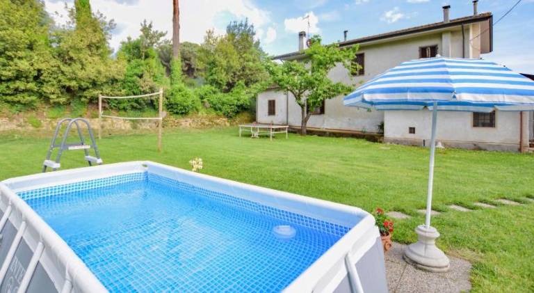 Fully equipped nice house with yard & private pool | Pets allowed in Camaiore
