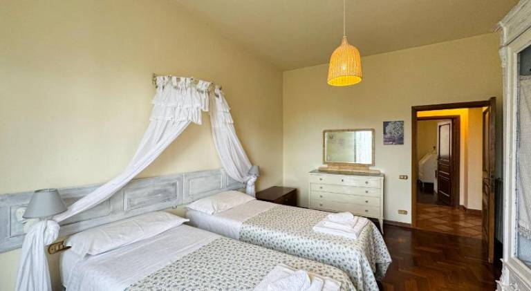Holiday apartment with 3 rooms for 5 persons — photo 2