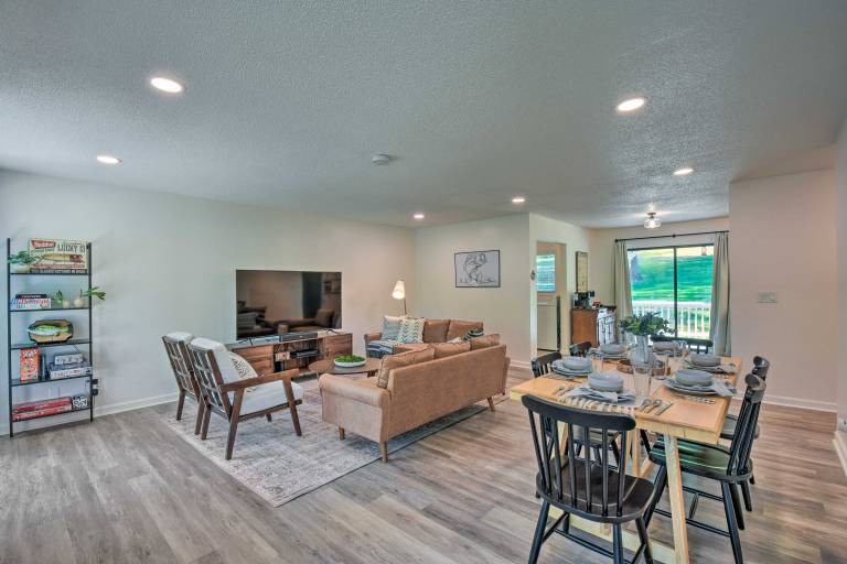 Lakefront Townville Gem w/ Boat Dock & Kayaks — photo 4