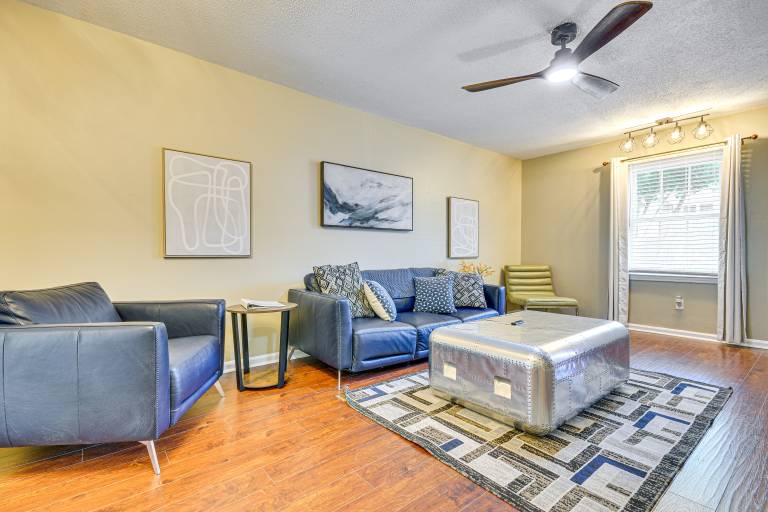 2 Mi to High Point University: Townhome w/ Patio — photo 5