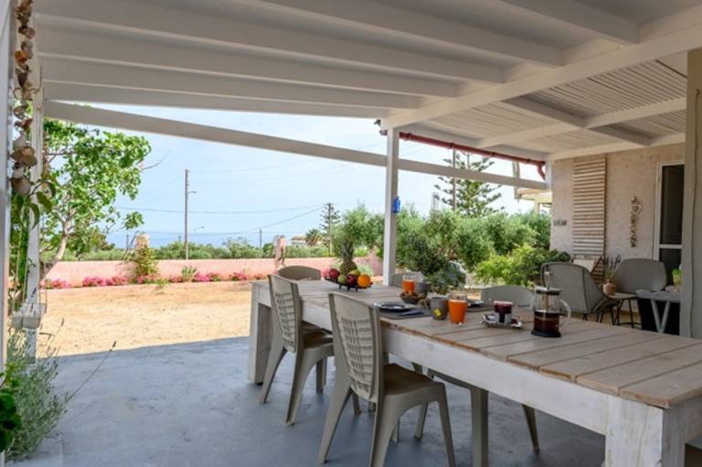 Vacation home with yard — photo 4