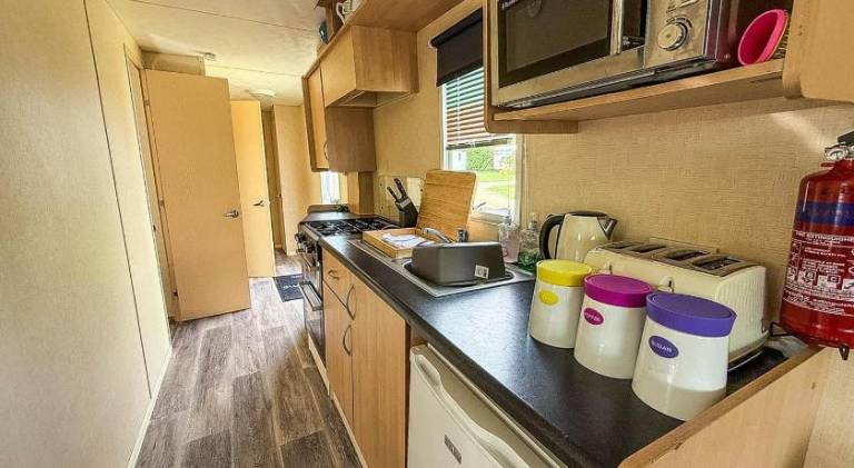 Cosy Dog Friendly Caravan, Near To Great Yarmouth In Norfolk Ref 10029Rp — photo 4