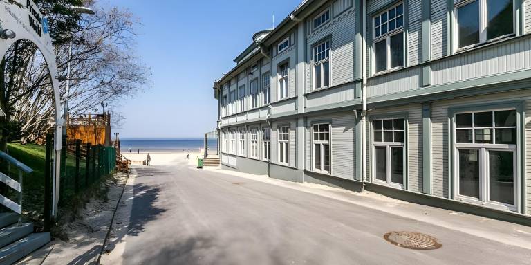 Jurmala Beachfront Art Gallery Mansard Suite — photo 3