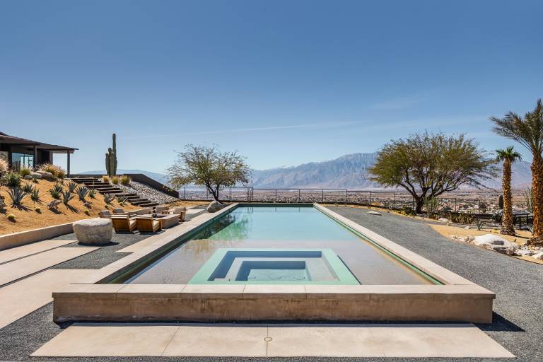 Family-oriented nice rental with barbeque, private pool & jacuzzi | Mountain view | Suitable for remote work | Dogs allowed — photo 2