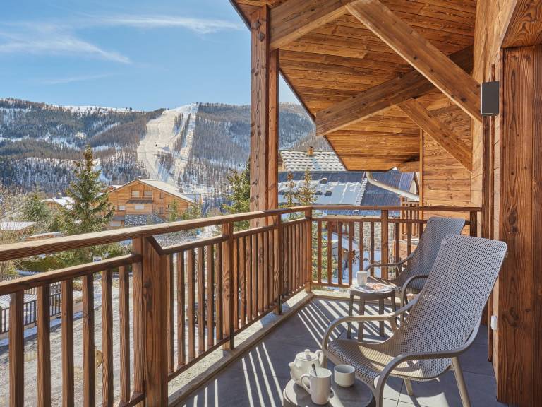 Apartment with patio, sauna & heated pool | Mountain view — photo 3