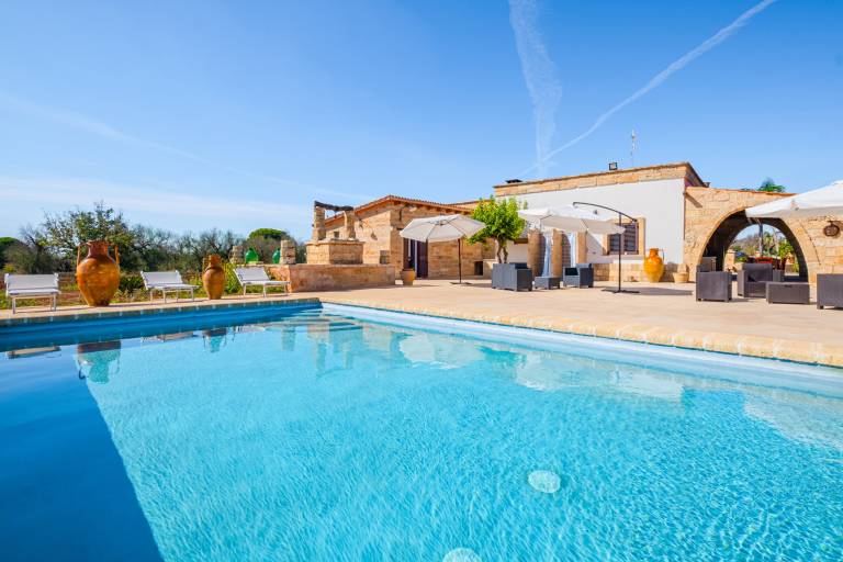 Family-friendly villa with garden, barbecue & private pool | Pool view | Dogs allowed — photo 2