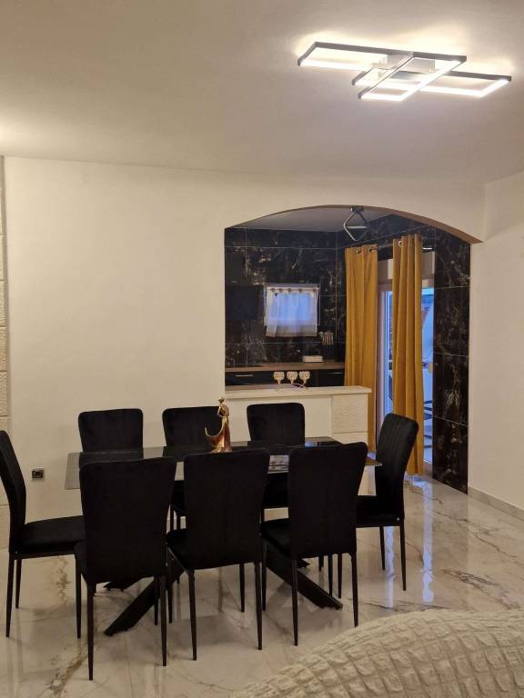 Four-bedroom apartment with balcony and sea view Okrug Gornji, Čiovo (A-23007-a) — photo 4