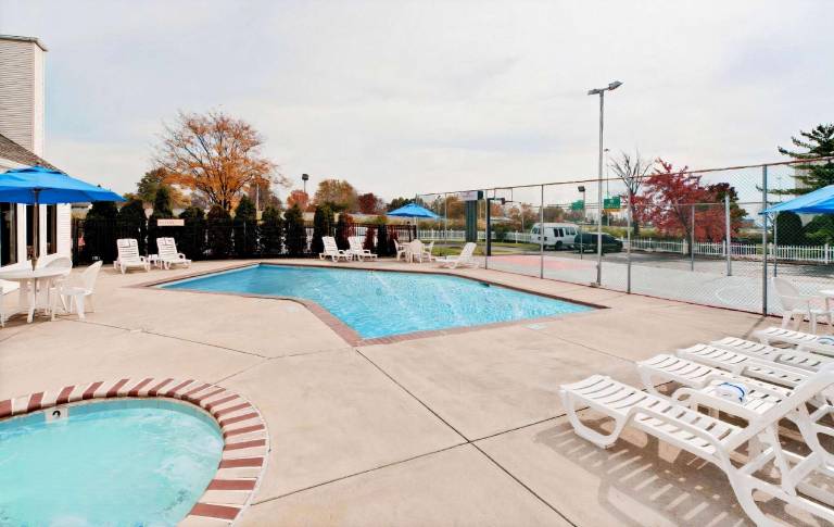 Hawthorn Extended Stay by Wyndham Columbus North — photo 2