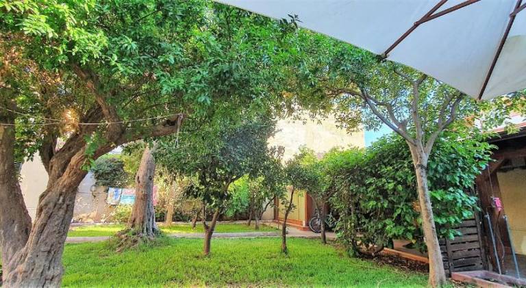Vacation home with 1 room for 3 persons in Palermo