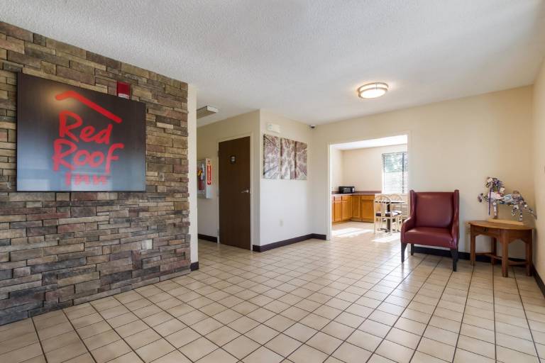 Red Roof Inn Shelbyville — photo 4