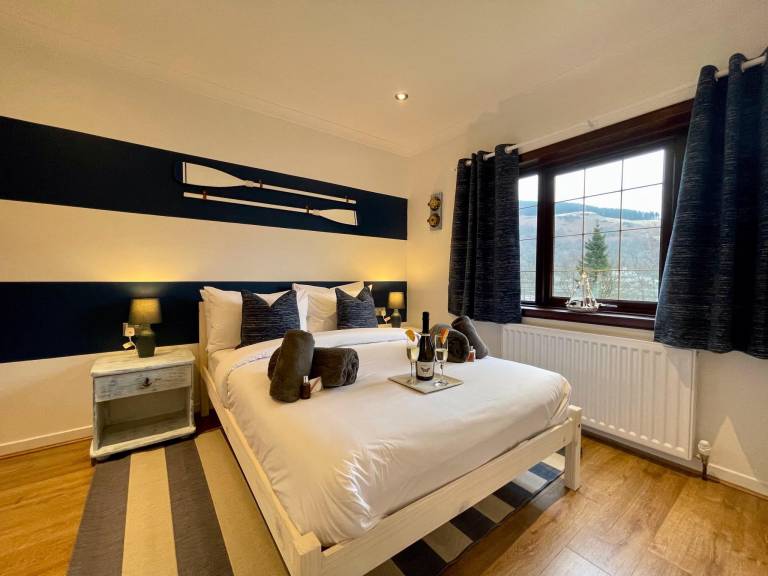 Stunning Lochside Lodge at the Foot of The Cobbler — photo 2
