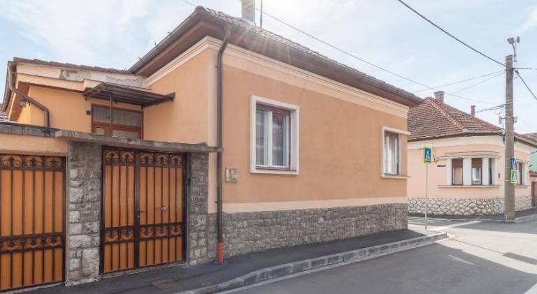 House  Universității