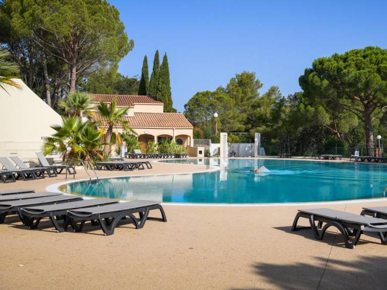 Family-friendly mobile home with terrace, heated pool & grill | Dogs allowed — photo 3