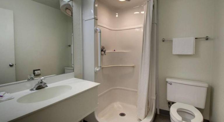 Rodeway Inn Fort Smith I-40 — photo 2
