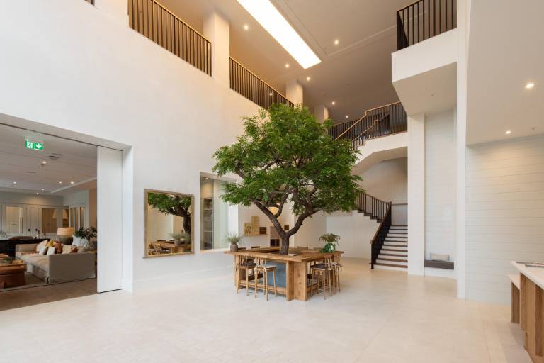 Apartment with patio — photo 4