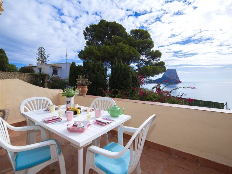 Fully equipped rental apartment with patio & garden | Sea view | Next to the beach | Pets allowed — photo 2