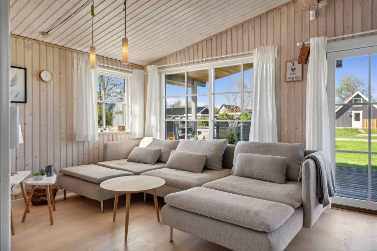 House with garden, terrace & barbecue — photo 4