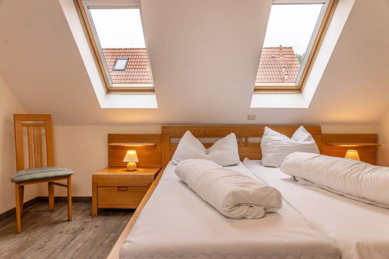 Schick und idyllisch gelegen: Das Reihenendhaus mit seinen ca. 70 qm ist modern und gemütlich zugleich eingerichtet. Die herrlich angelegte Terrasse in Südlage verspricht schöne gemeinsame Stunden. — photo 4