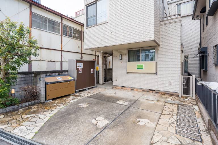 Apartment  1 Chome-14 Minamikamata