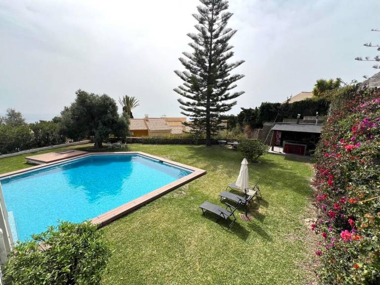 Child-friendly beautiful villa with garden, patio & grill | Suitable for remote work | Pets are welcome in Almunecar