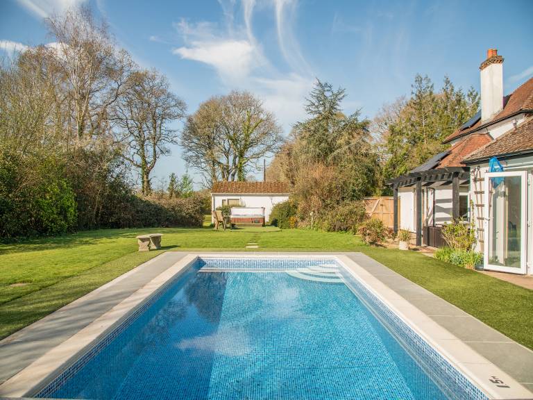 Family-oriented cottage with BBQ, garden & hot tub | River view | Dogs allowed — photo 2