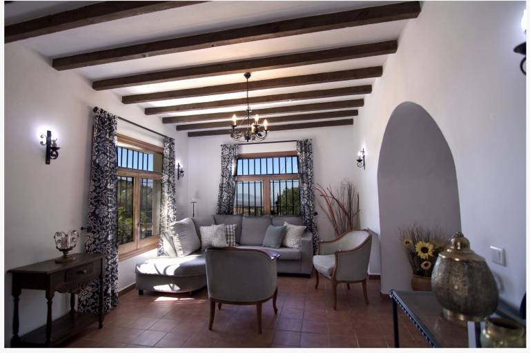 Family-oriented charming cottage with terrace, private pool & yard | Nature view | Pet-friendly — photo 3
