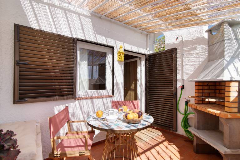Villa with barbecue, yard & terrace | Garden view in Tavira