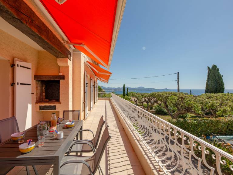 Fully equipped apartment with pool, terrace & yard | Sea view | Pet-friendly — photo 5