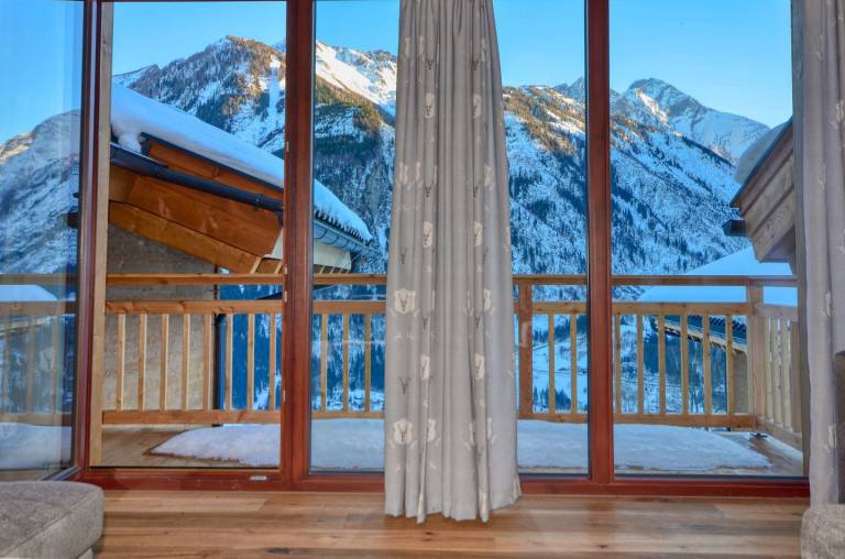 Beautiful Austrian style Chalet at the ski slope — photo 4