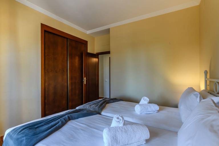 Apartment with terrace & pool — photo 4