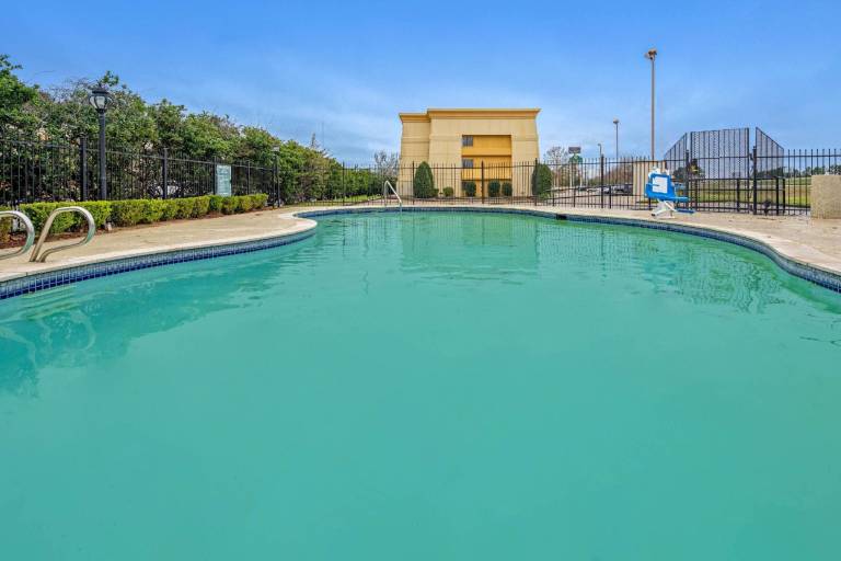 La Quinta Inn & Suites by Wyndham Baton Rouge Siegen Lane — photo 2