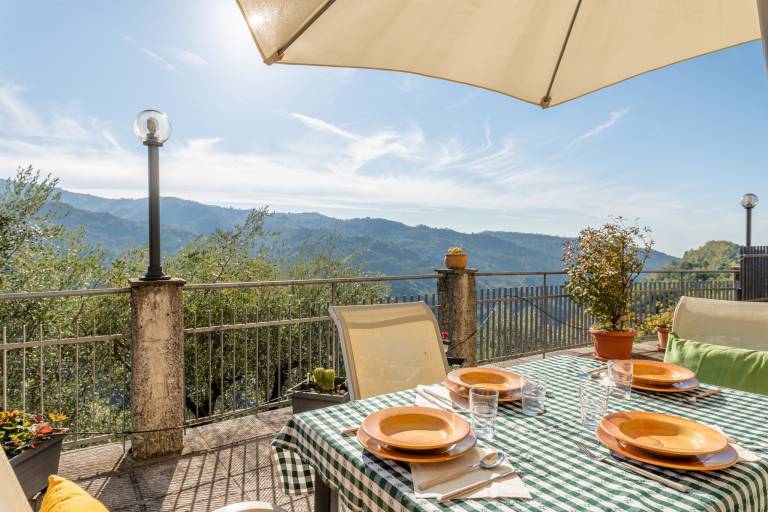 Apartment "Il Belvedere sulla Valle House" with Mountain View, Wi-Fi & Terrace in Pistoia