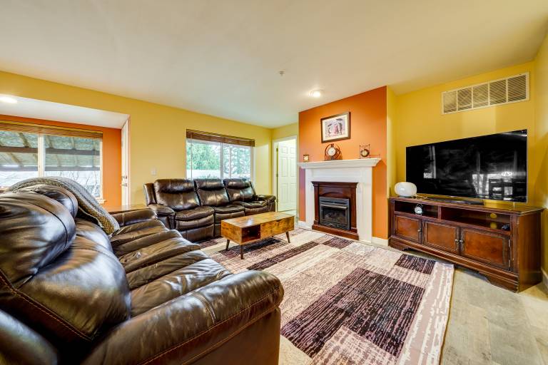 Pet-Friendly SeaTac Retreat 6 Mi to Puget Sound! — photo 2