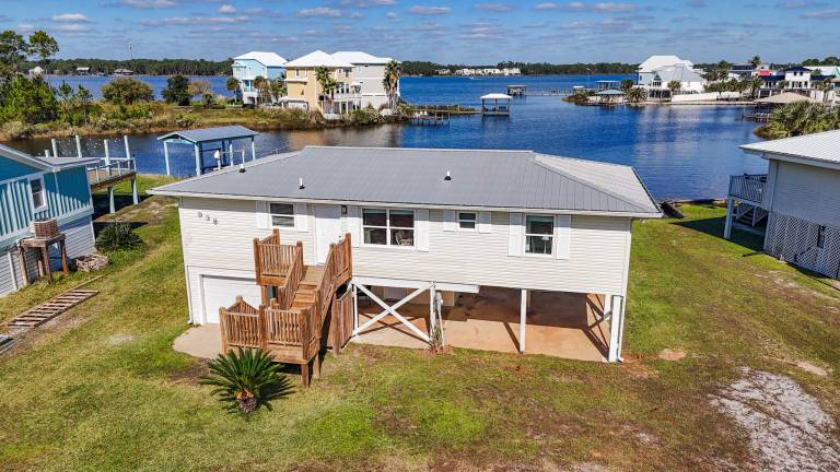 Unwind: Lagoon-front living with easy beach access! — photo 2