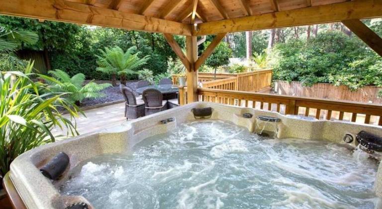 Villa with hot tub — photo 5