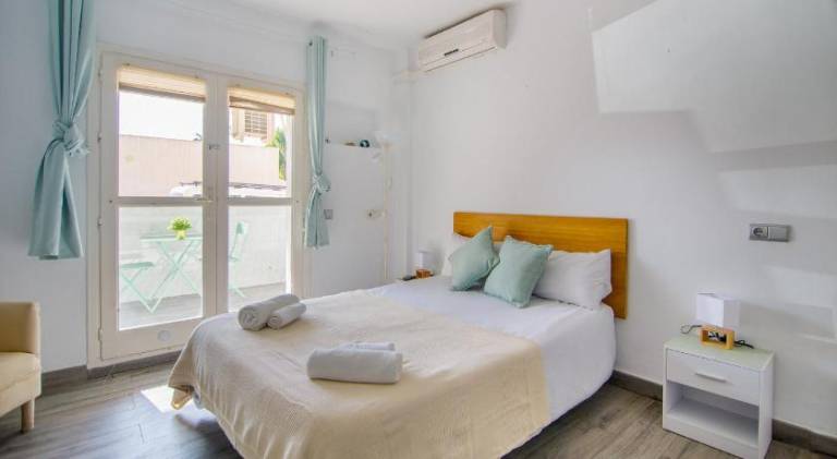 Rental apartment with garden, private pool & patio | Close to the beach | Pets are welcome in Playas