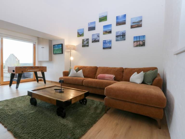 Child-friendly cottage with jacuzzi, yard & sauna | Beach view | Pets allowed — photo 2
