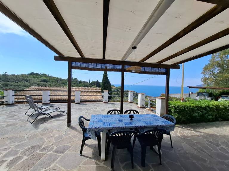 Holiday apartment with barbecue, yard & terrace | Sea view — photo 3
