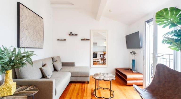 Bica Blue 1BR Loft w Riverview n AC by LU Holidays — photo 2